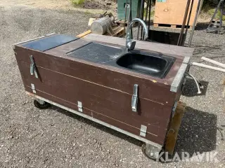 Køkken med kiste