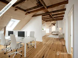 Fleksibelt kontormiljø med lys. luft og karakter