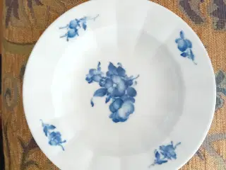 Blå blomst dybe tallerkner. 10/8547  21 cm Ø