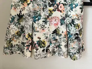 Blomstret nederdel 
