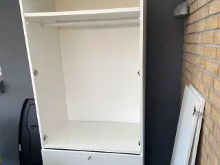 Garderobeskab med skuffer