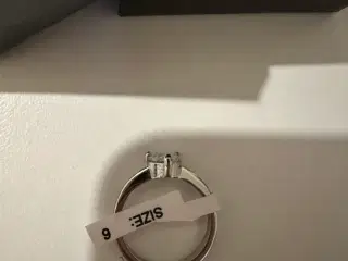 Naja borte Alita ring