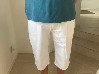 Hvide denim knæshorts, livvidde 34