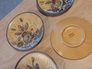 5 små keramiktallerkener sælges i alt
