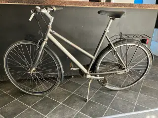 Cykel, god brugt Raleigh cykel med 7 gear. 