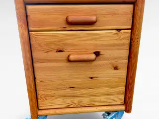 Retro fyrretræ natbord / skuffemøbel