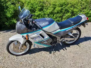 Yamaha FZ750 motorcykkel