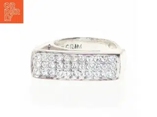 Sølvfarvet ring med sten fra Pilgrim (str. 49 mm)