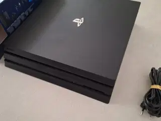 Playstation 4 pro 1 TB i perfekt stand