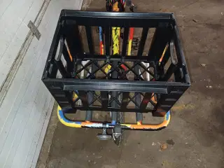 Dame budcykel med eftermonteret el