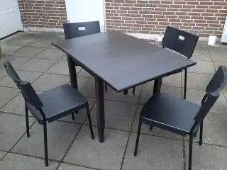 Lille spisebord med to klapper og stole