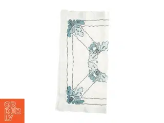 Broderet dug (str. 65. x 65 cm)