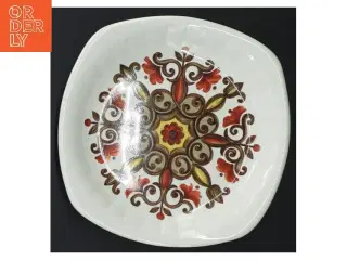 Keramisk lille tallerken med mønster fra Palissy (str. 12,5 cm)