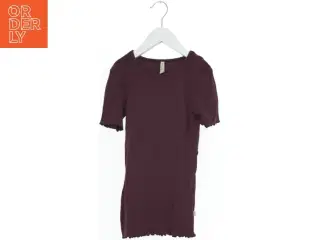 Kortærmet bluse med bølgekant fra Pomp de Lux (str. 152)