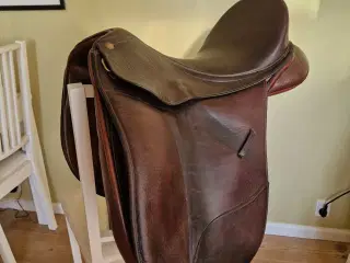 Bates Isabell Werth brun dressursadel  17" læder