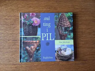 små ting i PIL  af Sine Jakobsen. 