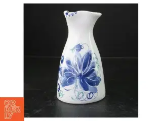 Keramisk kande med blåt blomsterdesign (str. 16,5x9,5 cm)