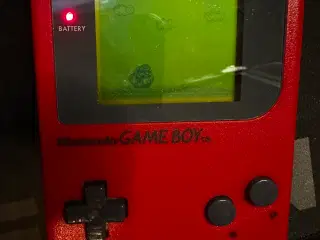 Gameboy i rød med Warioland