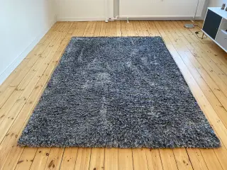 "Tinsel" ryatæppe i grå – 170 x 240 cm 🌟