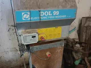 - - - Skov Dol 99 Electronic feed weigher