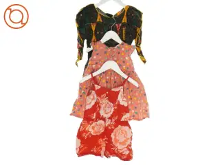 2 kjoler og en buksedragt (Str. 2-3 år)