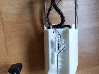 Benzinpump med taknmåler Toyota Hilux