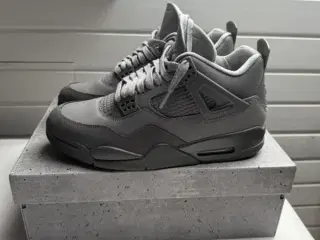 Jordan 4 