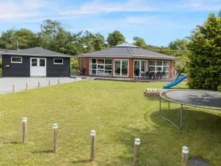 8 KANTET LUKSUSHUS EBELTOFT * nyt MULTIRUM med bla. BOB * POOLBORD * FODBOLDBORD * DART mm.