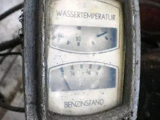 Instrument Wassertemperatur-Benzinstand.