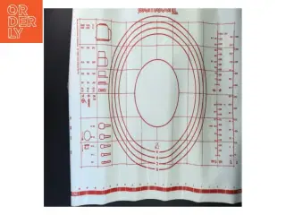 Bageunderlag fra Tupperware med målinger (str. 60x45 cm)