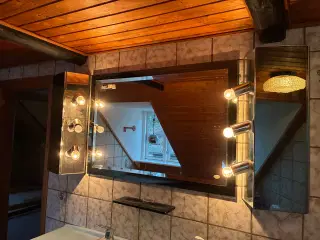 Retro badeværelses spejl med lys