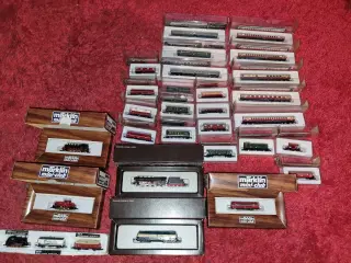 Blandet Mini Märklin samling med 30 togvogne