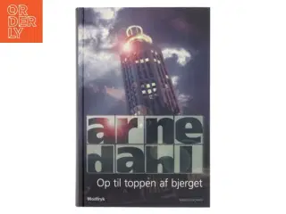 Op til toppen af bjerget af Arne Dahl (f. 1963) (Bog)