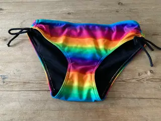 Bikini 3 dele fra Wiki