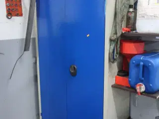 Kemiskab med indhold