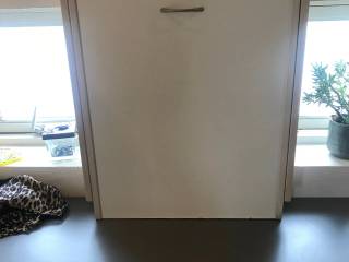 Væghængt puslebord