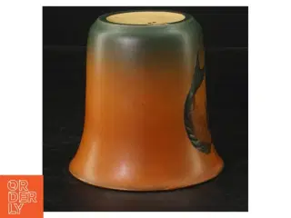 Keramik vase med fiske dekoration (str. 10 cm)