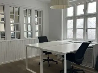 Kontorplads(er) udlejes i indre by. Lækre rammer til god pris.