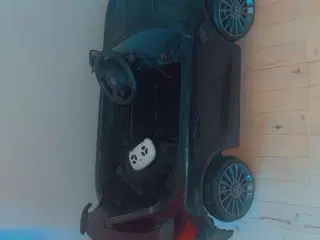 Legetøjs bil man kan sidde i