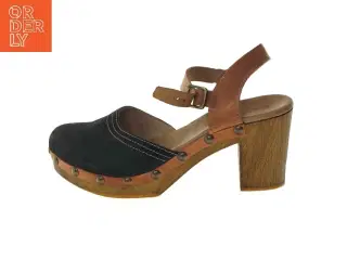 Træsko med hæl fra Ericmichael (str. 41 )