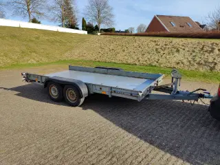 Nyrenoveret og nysynet 2500kg multitrailer