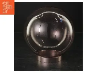 AYTM Globe rund glasvase på metalfod (str. 16 cm)