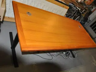 Hævesænkebord