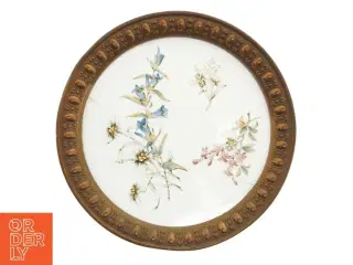 Dekorativ porcelæns tallerken med kobber kant (str. 31 x 2,5 cm)