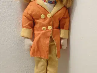 Vintage dukke med 1960´er look. H 43cm.