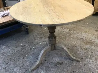 Gammel egetræsbord