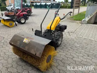 Redskabsbærer Texas Protrac 700 med kost