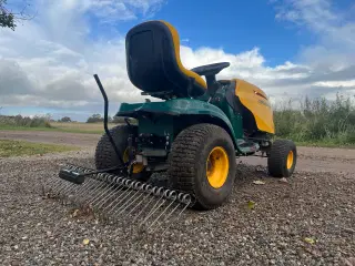 Havetraktor med Gårdspladsrive sælges