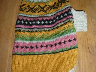 Nyt håndstrikke hundedækken