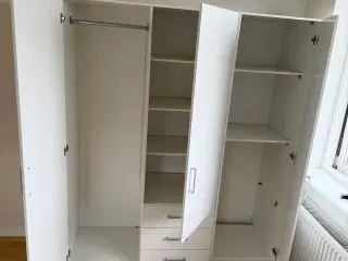 Garderobeskab fra Jysk 